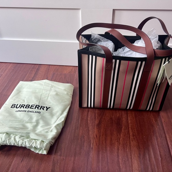 NWT Burberry Small Book Tote Archive Beige retails $1250 - Picture 2 of 16